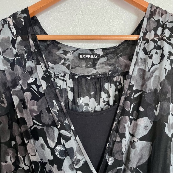 Express - Sleeveless Gray Floral Top - Size S/P - Picture 2 of 6